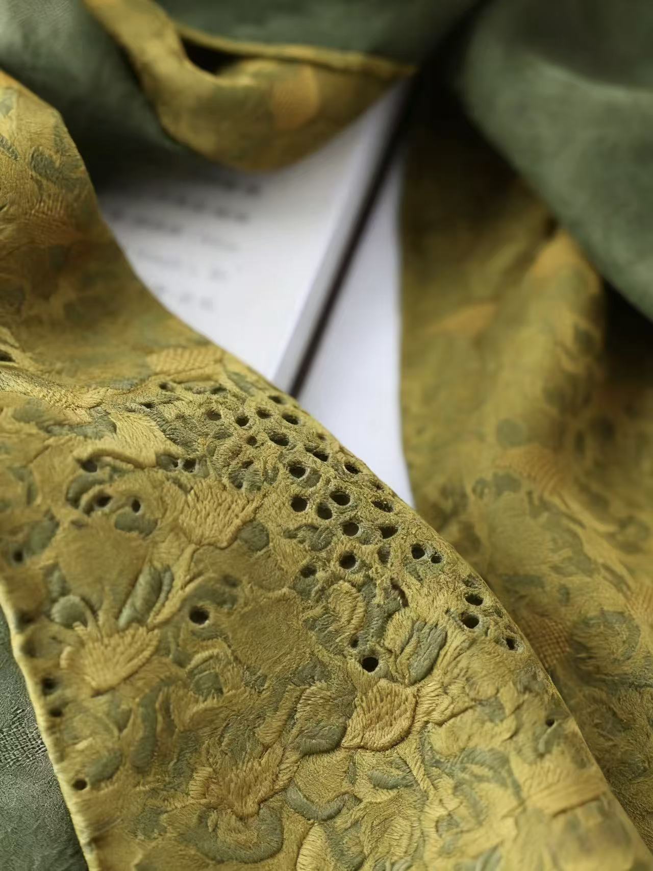 Chinese Intangible Cultural Heritage Hualuo Scarves - Handcrafted Premium Gift Box Set, Exquisite Weaving Technique, Perfect for Gifting to Loved Ones & Family for Daily Wear, Office & Formal Occasions