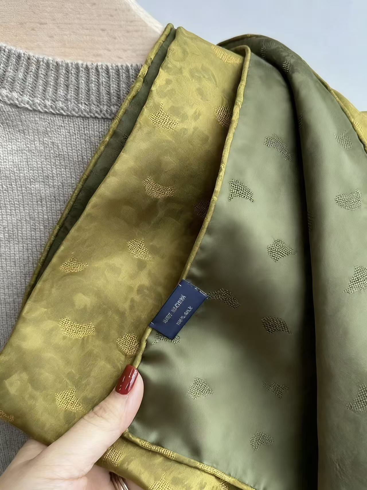 Chinese Intangible Cultural Heritage Hualuo Scarves - Handcrafted Premium Gift Box Set, Exquisite Weaving Technique, Perfect for Gifting to Loved Ones & Family for Daily Wear, Office & Formal Occasions